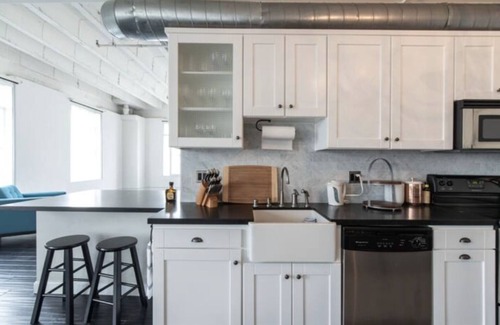 Historic Core Apartment | DTLA modern loft, quiet, Pool - parking 12 pn