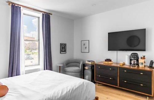 Bangor Apartment | DTWN Bangor, Historic Bldg, Fast Wi-Fi, 50 in TV, Room # 204