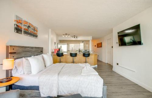 Downtown Denver Apartment | Dtwn Denver Condo with Mtn-View Balcony!