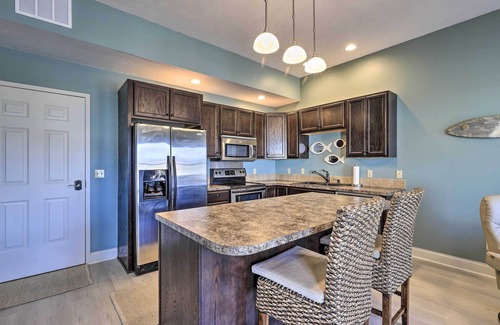 Ludington Condo | Dtwn Ludington Condo: Balcony, Walk To Beach!