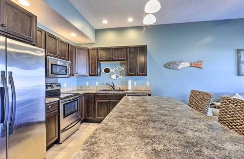 Ludington Condo | Dtwn Ludington Condo: Balcony, Walk To Beach!