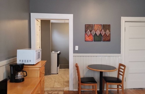 Worcester Apartment | DTWN Studio, separated entrance, walk to WPI, Palladium, DCU, free parking