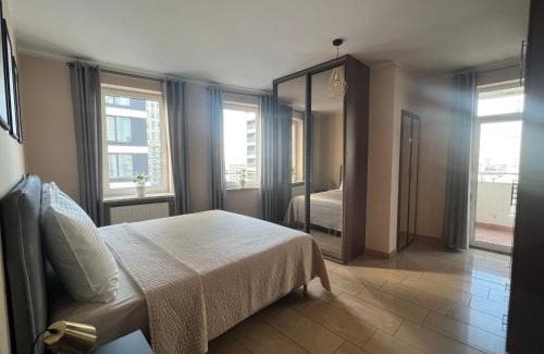 Mirow Apartment | Duży przestronny Apartament z darmowym parkingiem i dwoma balkonami