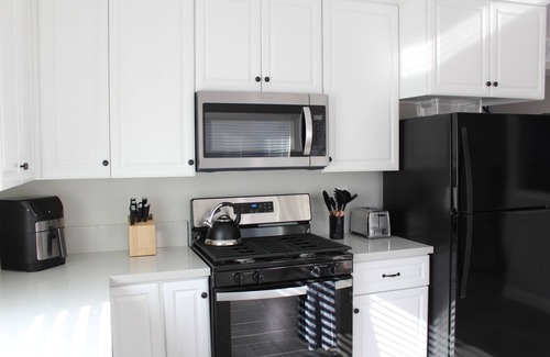 Moreno Valley House | Dual Master Rooms - Perfect for Groups & Privacy - Family-friendly - Fire Pit
