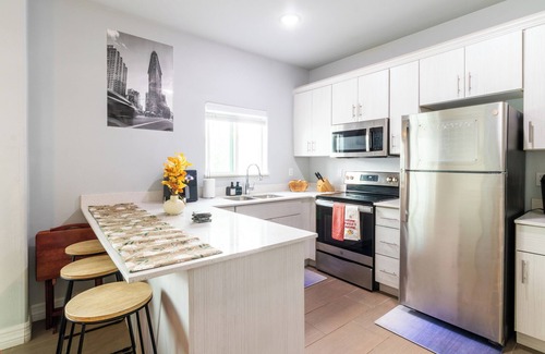 Paradise Valley Village Apartment | Dual Suite Luxury - Pool - Garage in vibrant Phoenix and Scottsdale