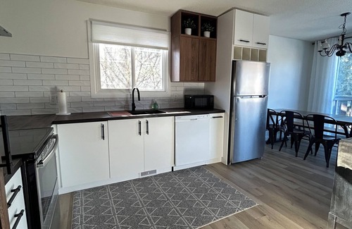 Canyon Meadows House | Dual Units/Sleeps 16 near Fishcreek/Spruce Meadows