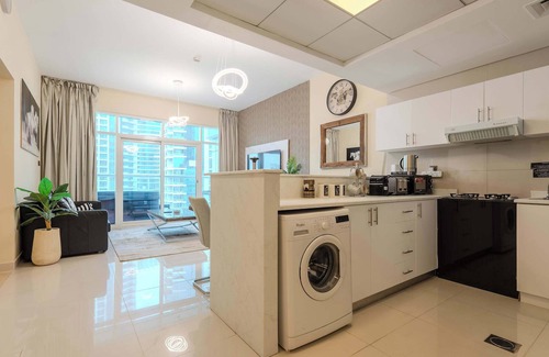 Dubai Marina Apartment | Dubai Marina, Jacuzzi, Perfect for Groups & Family