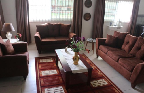 Paramaribo Apartment | Dubbel woonhuis Selderiestraat Paramaribo