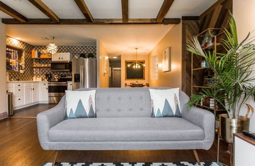 Bronzeville Bed & Breakfast | Dubois Guest House Room 103