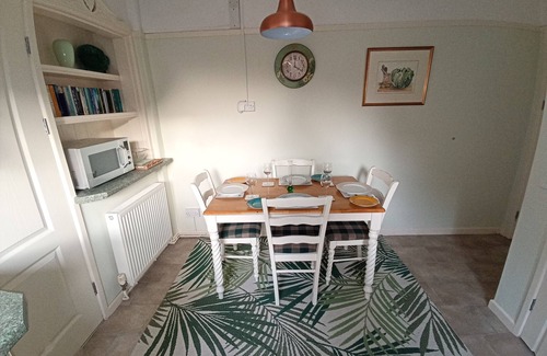 Criccieth Cottage | DUBROVNIK, family friendly, country holiday cottage in Criccieth