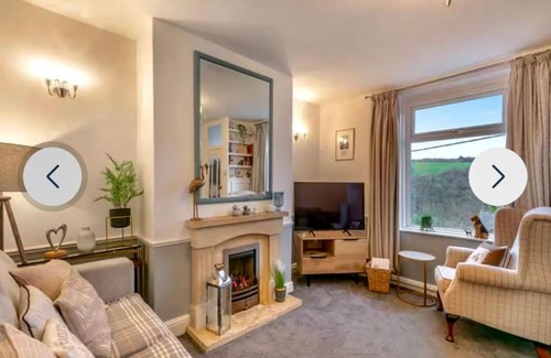 Delph House | Duck Cottage beautiful views countryside village