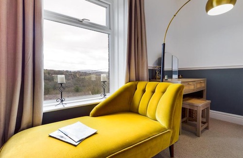 Delph House | Duck Cottage beautiful views countryside village