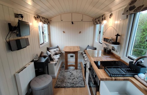 Upper Killay Apartment | Duck House - 1 Bed Shepherds Hut - Gower
