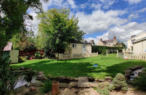 Upper Killay Apartment | Duck House - 1 Bed Shepherds Hut - Gower