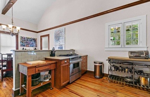 Duckpond House | !Duck Pond Charming 3bed 2 bath house!