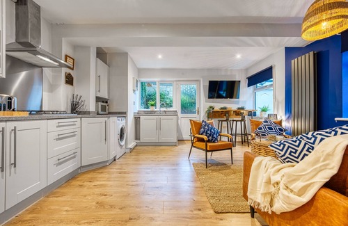 Dudley House | Dudley-5 beds-Contractors-parking-long stay!