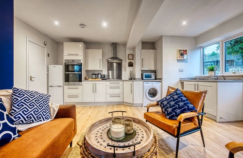 Dudley House | Dudley-5 beds-Contractors-parking-long stay!