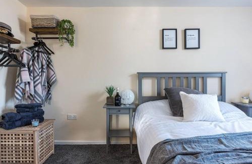 Dudley House | Dudley-hospital-3bed-parking-long Stay-contractor
