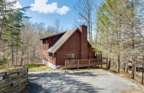 Gatlinburg - Pigeon Forge Apartment | Dudley III by AvantStay Cosy Mountain Home w Hot Tub Great Views