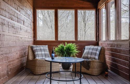 Gatlinburg - Pigeon Forge Apartment | Dudley III by AvantStay Cosy Mountain Home w Hot Tub Great Views