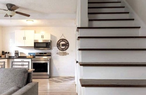 Roanoke House | Dudleys Duplex Near Grandin Village