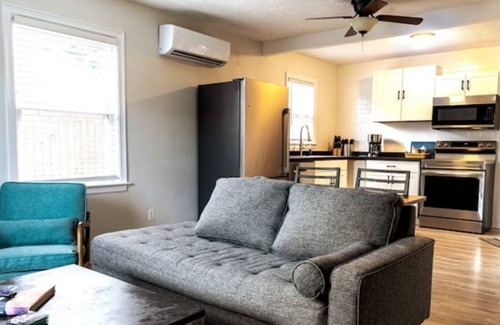 Roanoke House | Dudleys Duplex Near Grandin Village