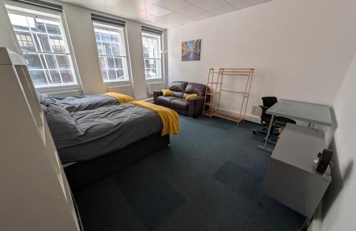Bristol Old City House | Duel of Bristol House 6BR 12 beds