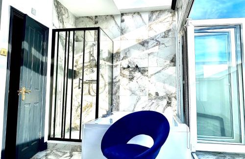Mildmay Apartment | Duke and Duchess Apartments and Rooms - Private in Room Hot Tub Suites