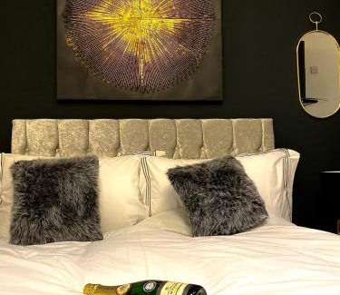 Mildmay Apartment | Duke and Duchess Apartments and Rooms - Private in Room Hot Tub Suites