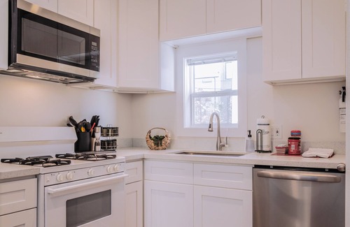 Neartown Apartment | Duke's Montrose Manor A! Downtown, Medical Center ⭐️⭐️⭐️⭐️⭐️