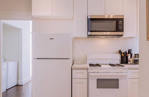 Neartown Apartment | Duke's Montrose Manor A! Downtown, Medical Center ⭐️⭐️⭐️⭐️⭐️