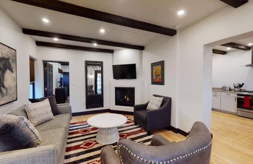 Downtown Santa Fe House | Dulce Casita: Downtown Railyard District, short walk to Plaza