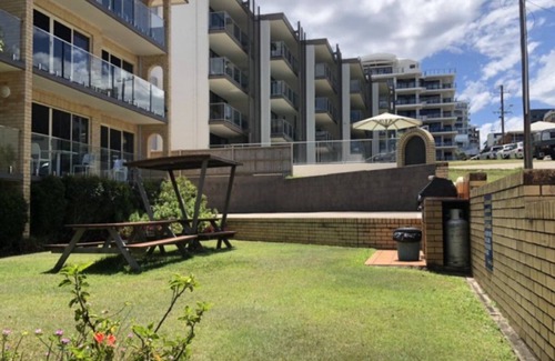 Kings Beach Apartment | Dulkara Unit 4 - A lovely 2 bedroom unit located right on Kings Beach