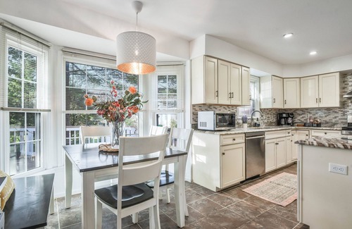 Fairfax House | Dulles Luxury: Movie Theater, Grill, Gazebo !