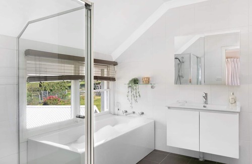 Mittagong House | Dun Barra – private, tranquil property on Mount Gibraltar with seasonal garden and distant view