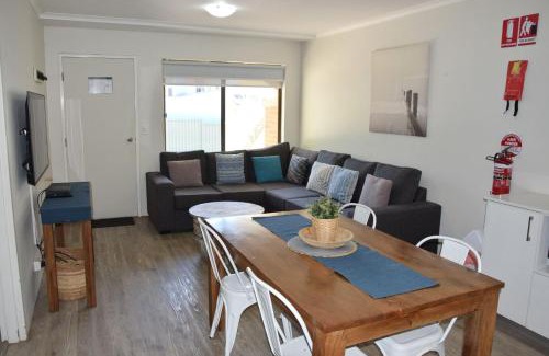 South West Rocks Apartment | Dunbar Court Unit 3 - Bring your own linen