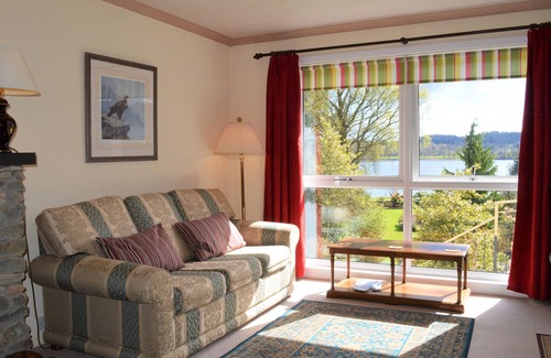Strone Cottage | Dunbheag Cottage 2 B/R sleeps 4 WaterfrontLocation Nr Dunoon