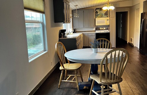 Lakeside House | DUNE ACCESS Cozy and Charming 2bdrm Home in Lakeside