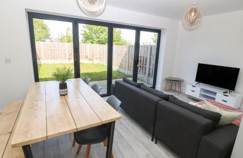 Llanfaelog House | Dune Retreat