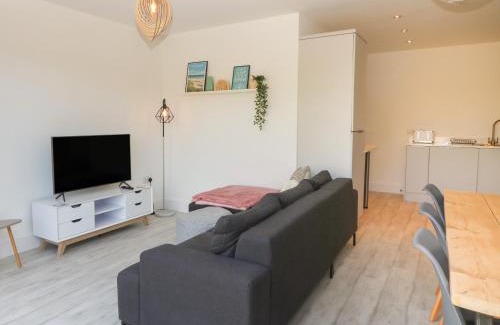 Llanfaelog House | Dune Retreat