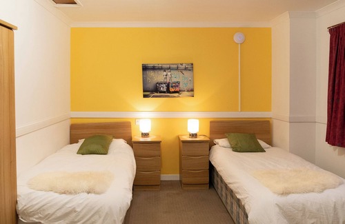 Huntly Hotel | Dunedin House