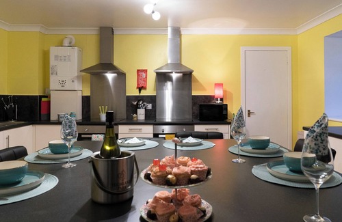 Huntly Hotel | Dunedin House