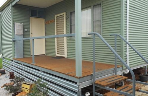 Dunedoo Cabin | Dunedoo - Caddy Shack