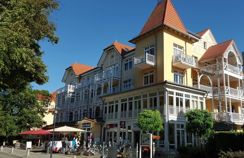 Ostseebad Kuhlungsborn Apartment | Dünenschloss - 2-04 with W-LAN - Dünenschloss with swimming pool and sauna in the Ostseeallee & # 4