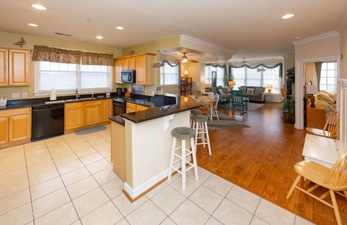 Sandbridge Condo | Dunes #319- Pool, Ocean, Updated!