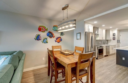 Port Aransas Condo | Dunes:709 Beautiful Condo, 2 BR. on the beach!