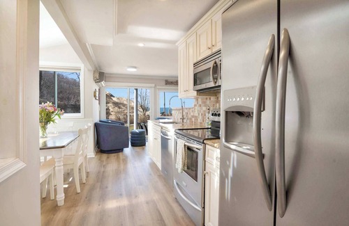 Rocky Point House | Dunes Beach House: Hot Tub and Steps to Beach