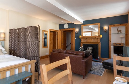 Murthly Cottage | Dunkeld Townhouse Apartment - sleeps 2 - 4 guests in 1 bedroom