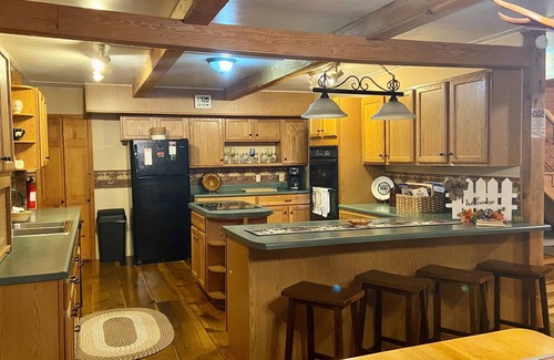 Sevierville Cabin | Dunn Creek Hideaway: a serene, true log cabin on the creek