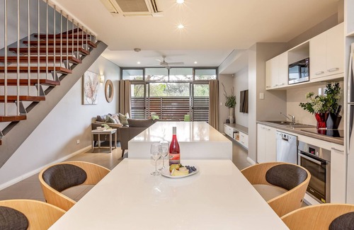 Dunsborough Apartment | Dunnbay Deluxe Apartment: Central & Spacious Luxury, Full Linen,150m From Beach!